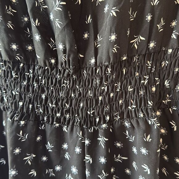 NWT MONTEAU BLACK DITSY FLORAL JUMPSUIT CROPPED MEDIUM RUFFLE - Picture 6 of 11